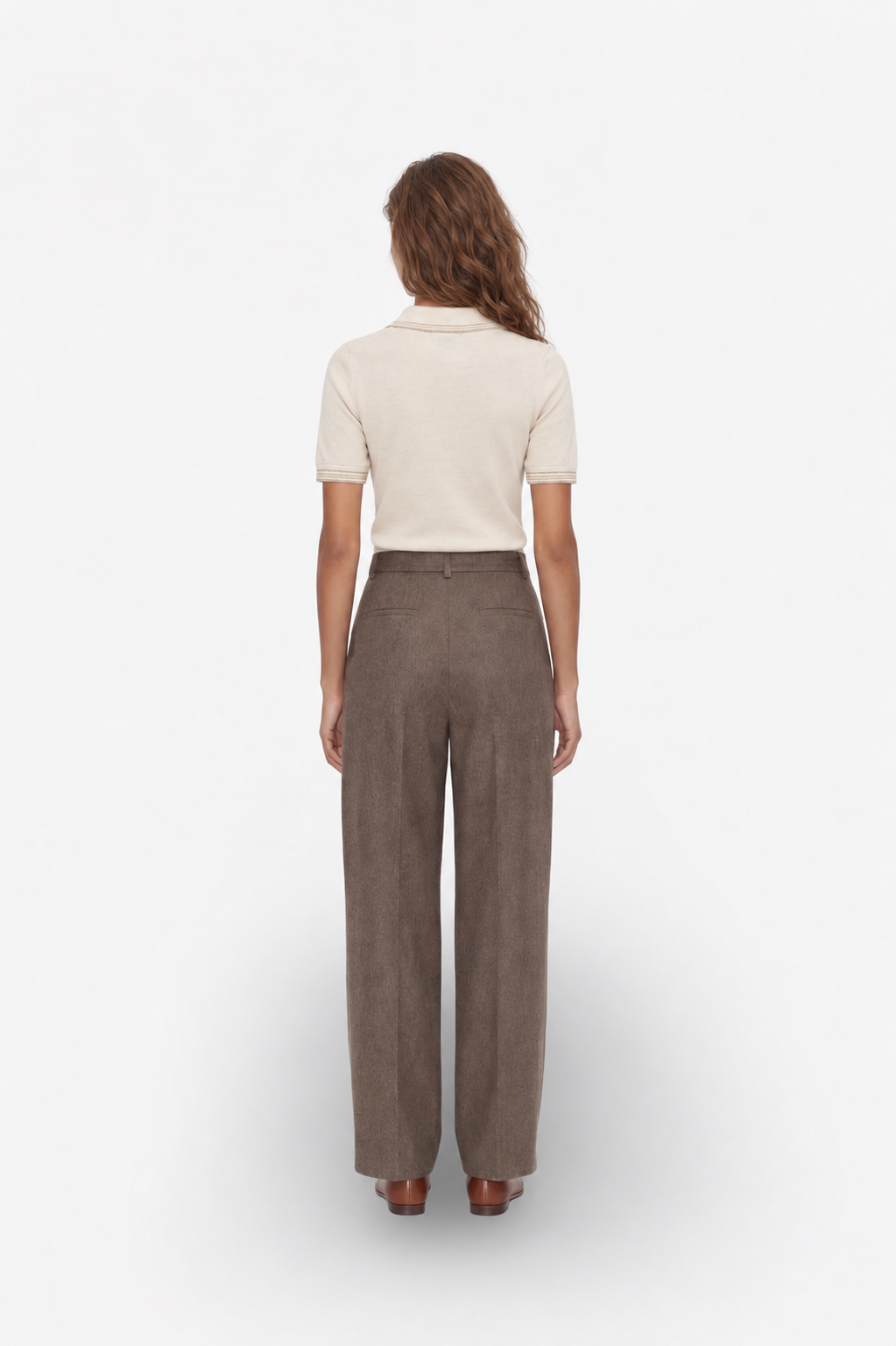 Ecru polo yaka triko sweater by Ginaci Türkiye, shown from the back, featuring a beige knit fabric and classic polo collar.