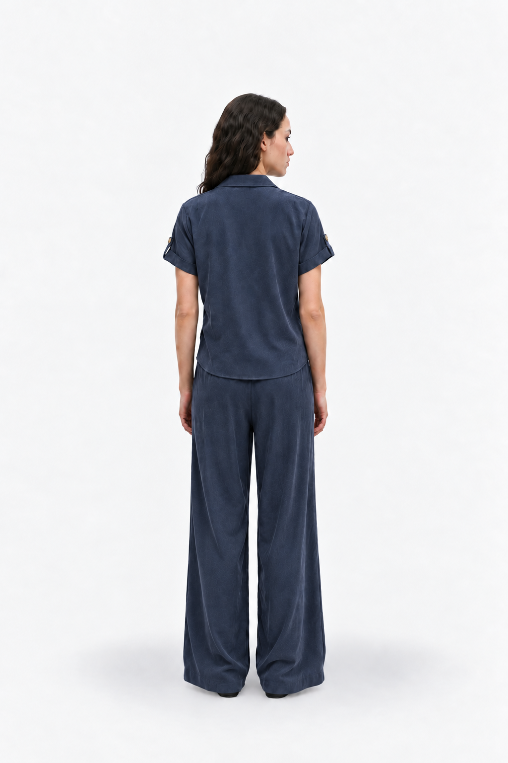 Ginaci Türkiye Tencel fabric minimal tie-front premium antrasit top displayed on a model.