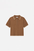 Kahverengi polo yaka triko by Ginaci Türkiye, close-up of soft knit fabric and classic collar on a casual men's sweater