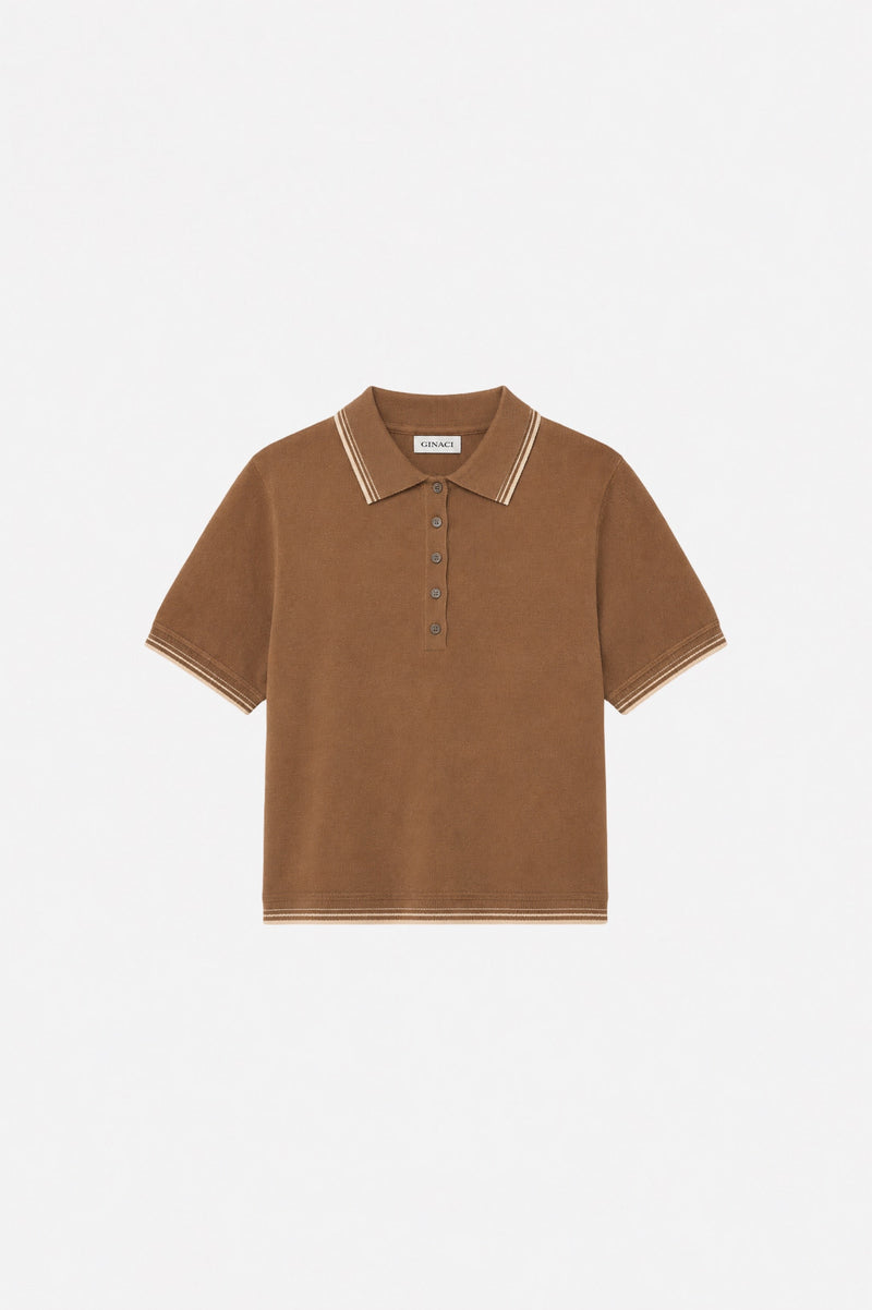 Kahverengi polo yaka triko by Ginaci Türkiye, close-up of soft knit fabric and classic collar on a casual men's sweater