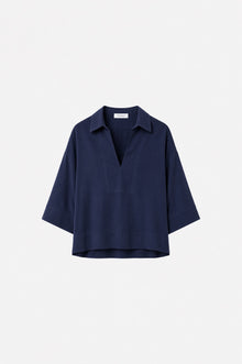 Lacivert Tencel rahat kesim üst by Ginaci Türkiye, lightweight and soft fabric, casual style, displayed on a hanger.