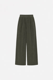 Haki Tencel Kumaş bol paça piliseli pantolon by Ginaci Türkiye displayed on a hanger, showcasing relaxed fit and pleated design.