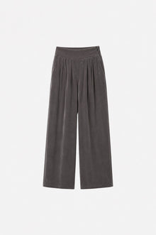 Gray Tencel fabric wide-leg pants with pleats from Ginaci Türkiye, featuring a relaxed fit and stylish design.