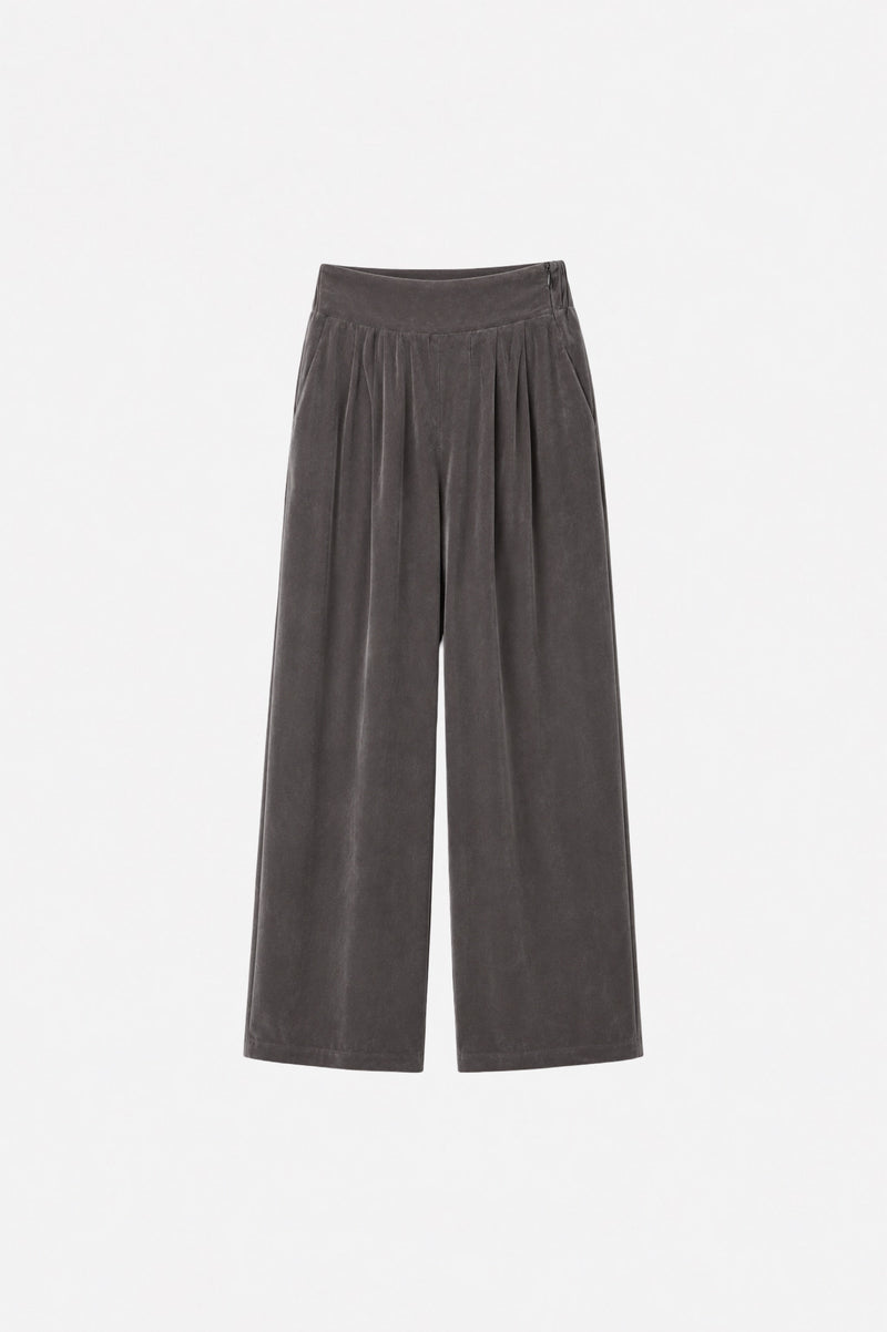 Gray Tencel fabric wide-leg pants with pleats from Ginaci Türkiye, featuring a relaxed fit and stylish design.