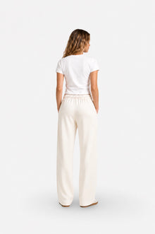 Ginaci ekru dikiş detaylı eşofman altı with a relaxed fit and subtle stitching, designed for comfortable casual wear.
