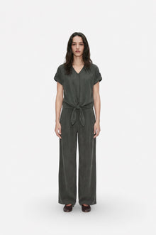Ginaci Türkiye premium haki Tencel fabric minimal top with tie detail, stylish and comfortable for casual wear.