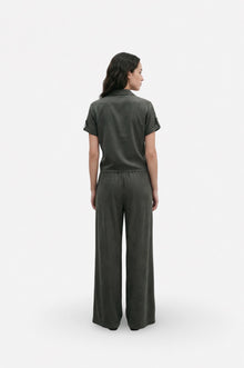 Ginaci Türkiye Tencel fabric minimal olive green top with tie detail, stylish and comfortable women's blouse, high-quality design.