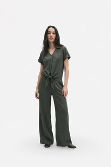Ginaci Türkiye Tencel fabric minimal green top with tie detail, stylish and sustainable women's blouse in premium quality.