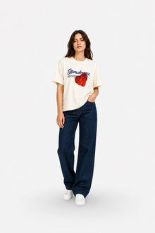 Oversize off-white cotton T-shirt with colorful print by Ginaci Türkiye, casual fit and stylish design.