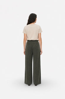 Haki Tencel Kumaş bol paça piliseli pantolon by Ginaci Türkiye, featuring wide legs and stylish design.