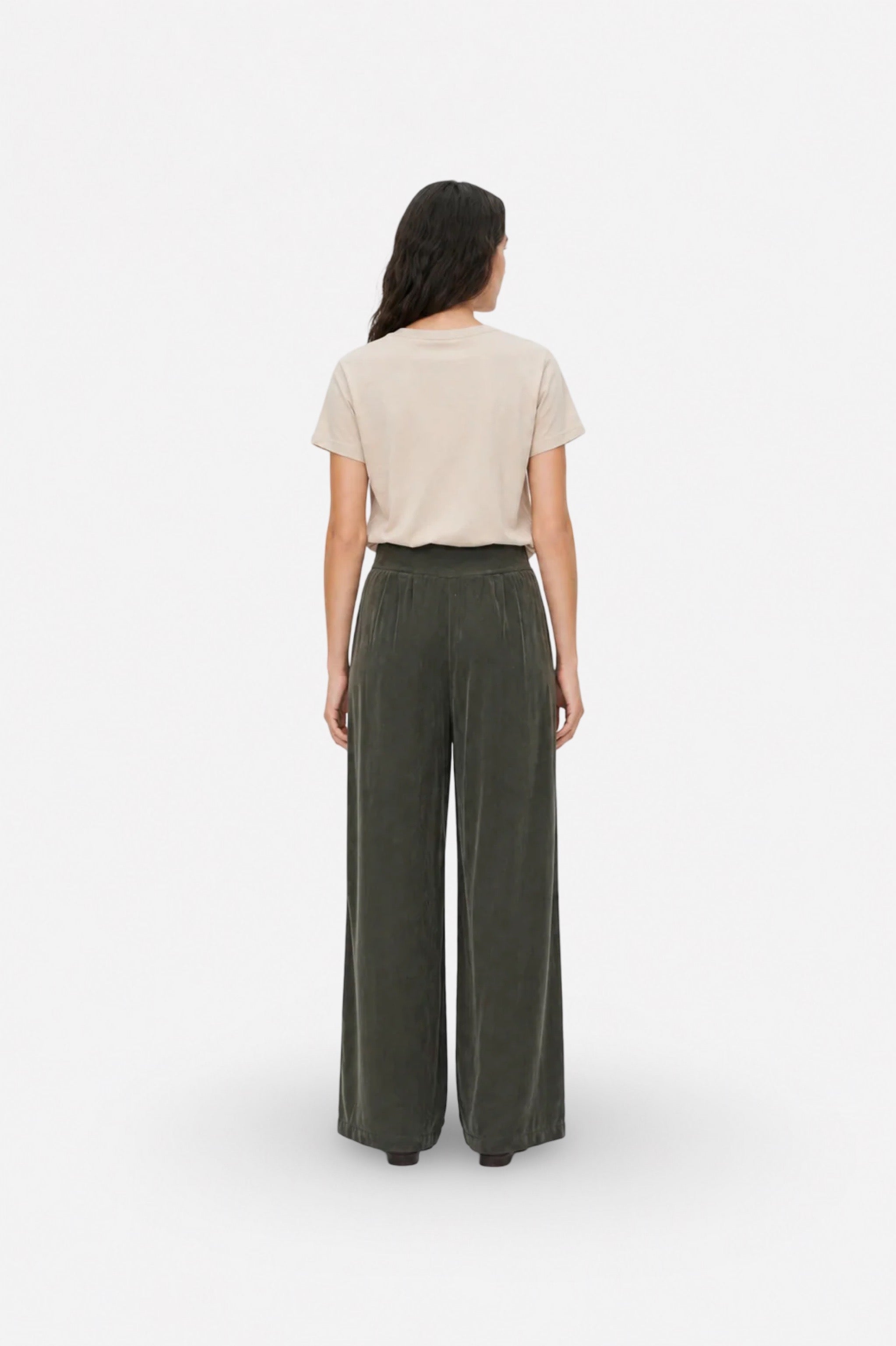 Haki Tencel Kumaş bol paça piliseli pantolon by Ginaci Türkiye, featuring wide legs and stylish design.