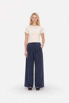 Navy Tencel fabric wide-leg pleated pants by Ginaci Türkiye, featuring a relaxed fit and stylish design.