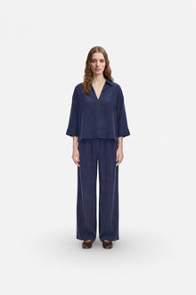 Navy blue Tencel fabric relaxed fit top by Ginaci Türkiye, casual and comfortable for everyday wear.