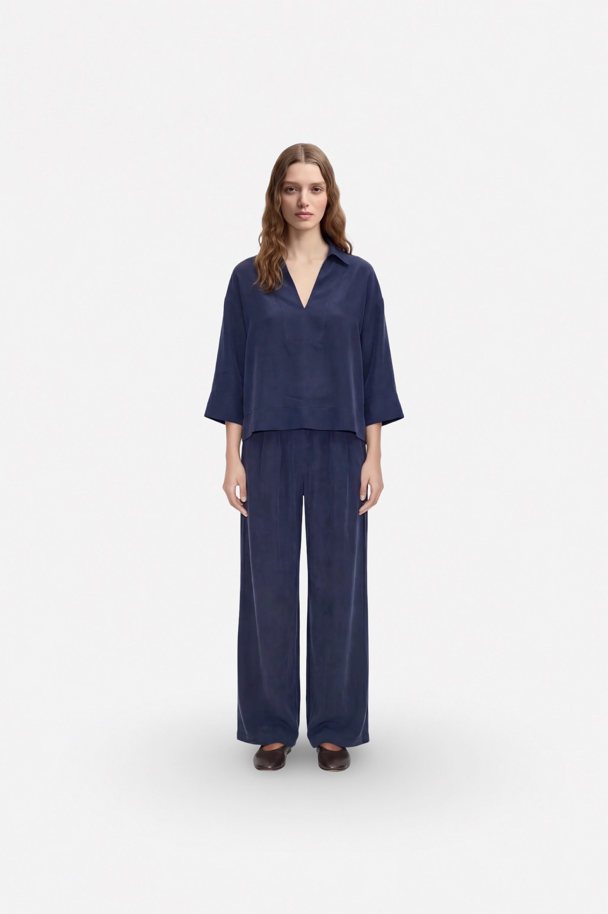 Navy blue Tencel fabric relaxed fit top by Ginaci Türkiye, casual and comfortable for everyday wear.