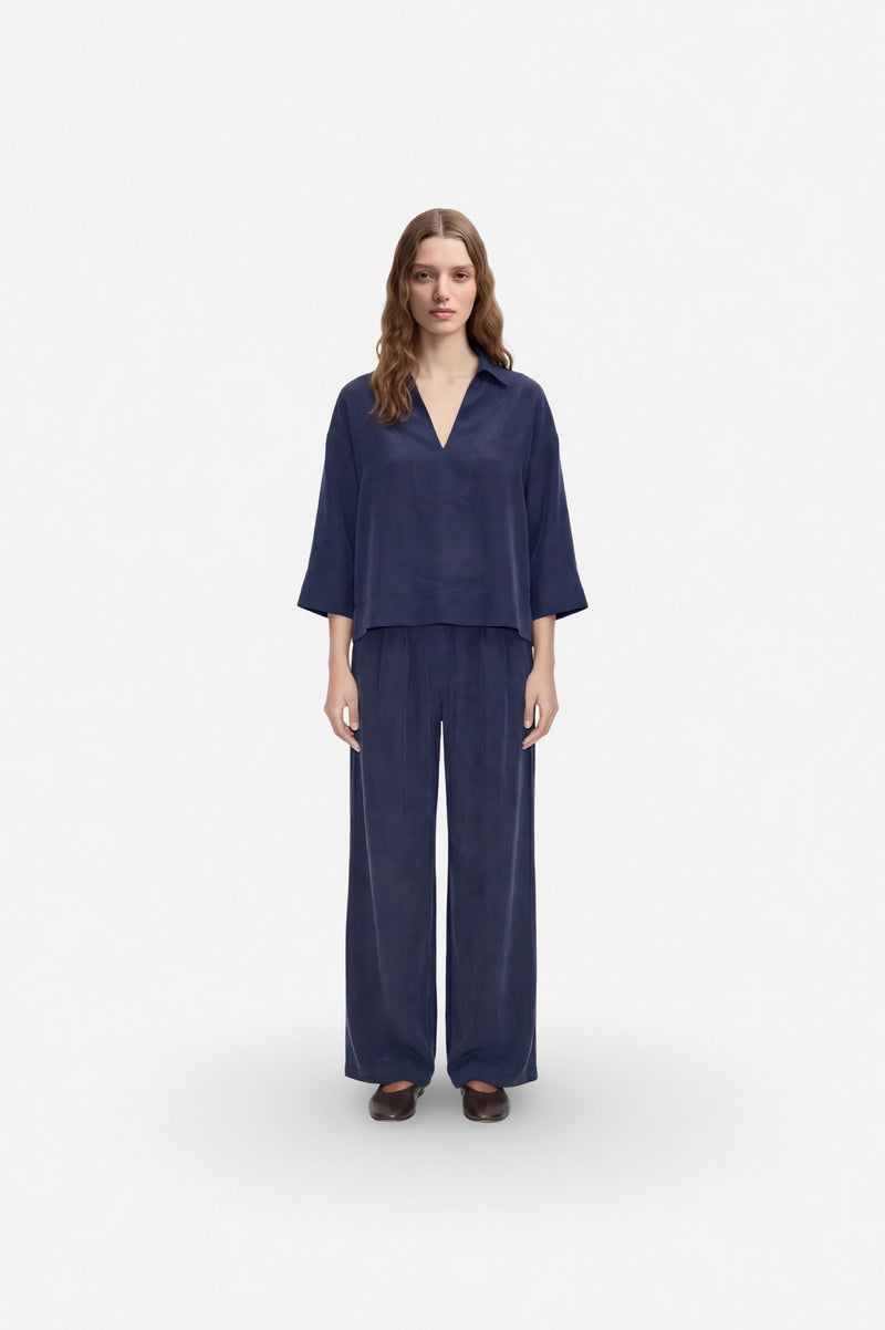 Navy blue Tencel fabric relaxed fit top by Ginaci Türkiye, casual and comfortable for everyday wear.