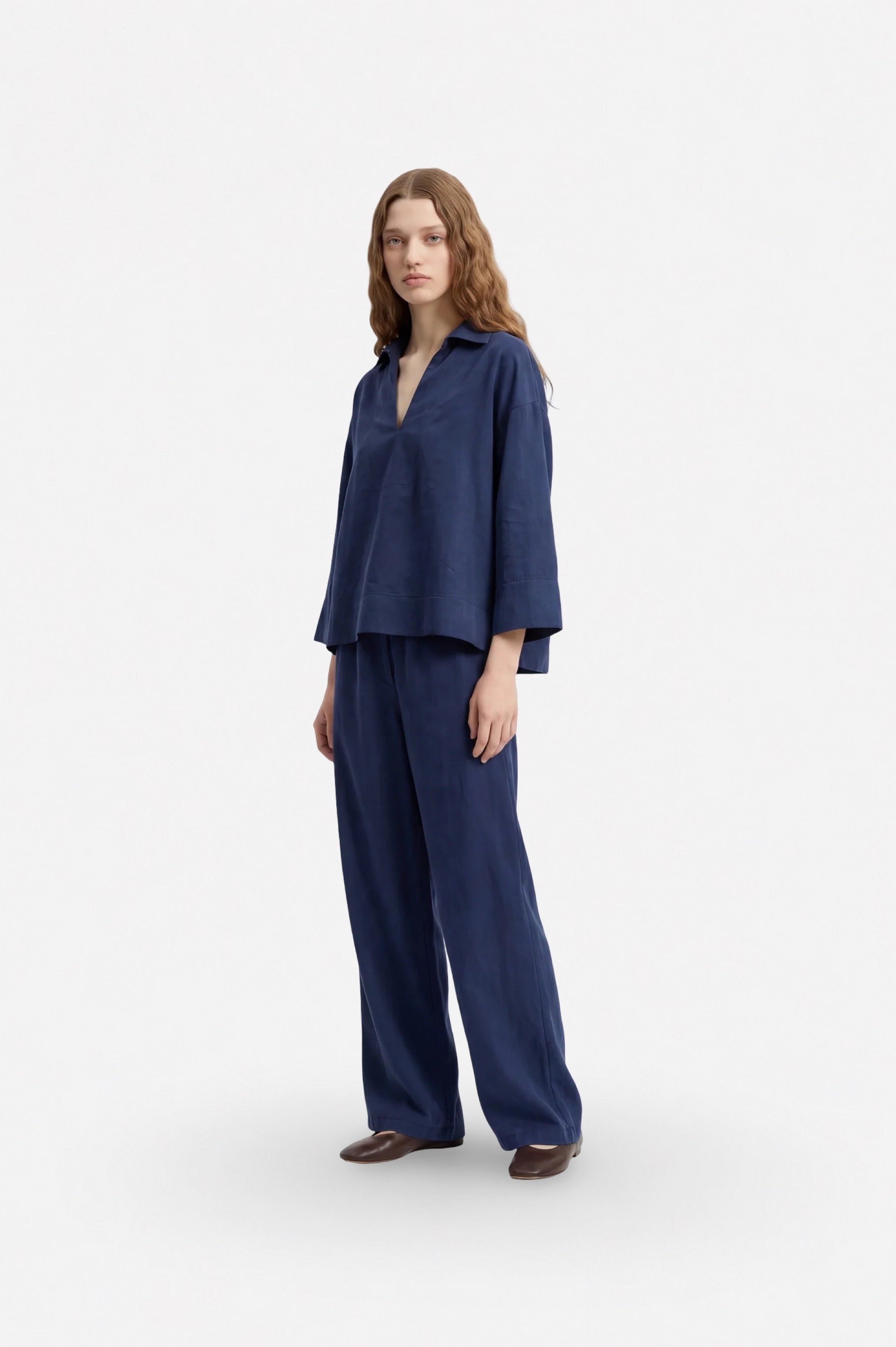 Navy Tencel fabric relaxed fit top by Ginaci Türkiye, showing its soft material and casual design on a mannequin.