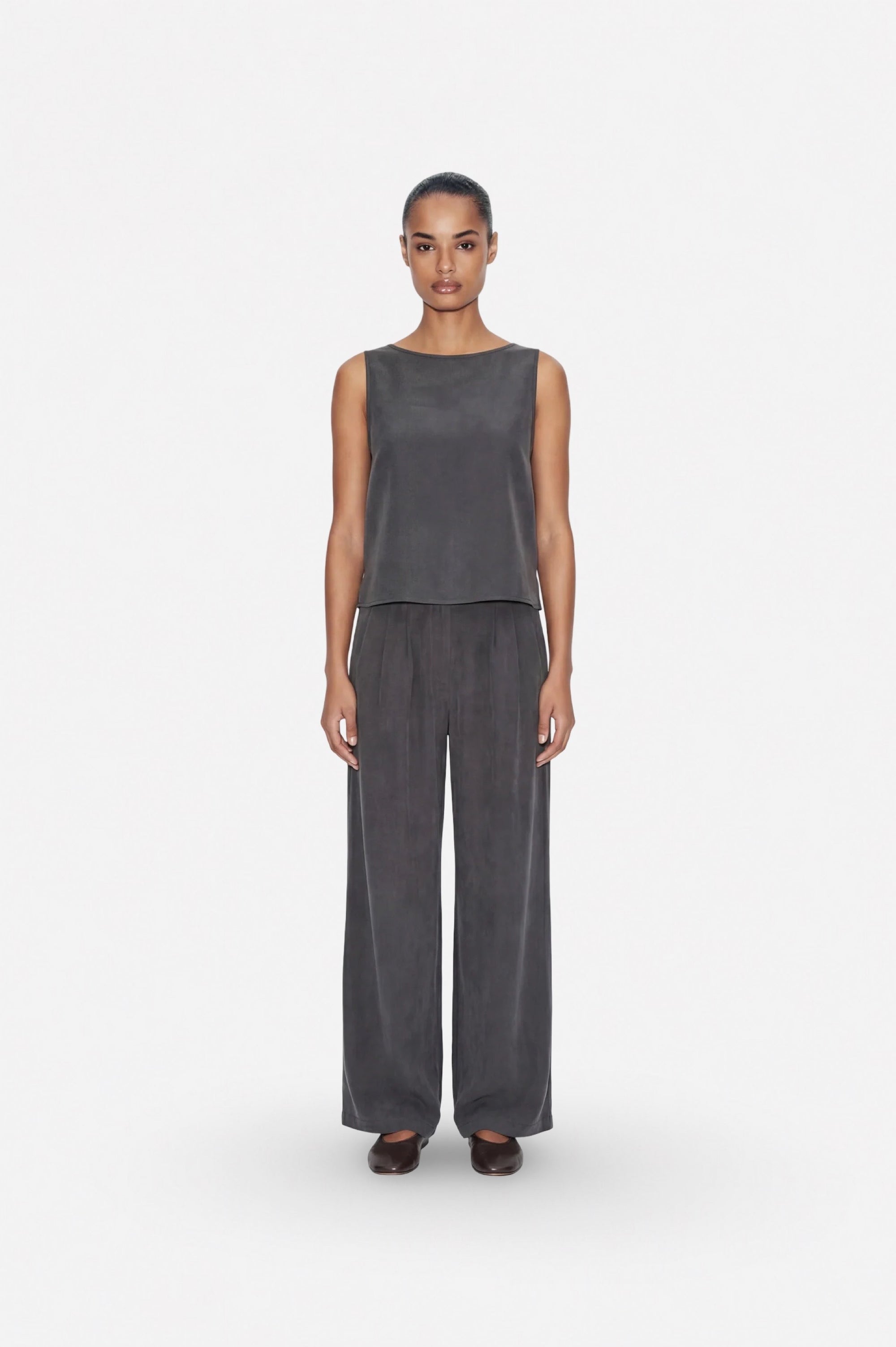 Soft touch gray Tencel fabric athletic top by Ginaci Türkiye, minimal design, lightweight, and comfortable for active wear.