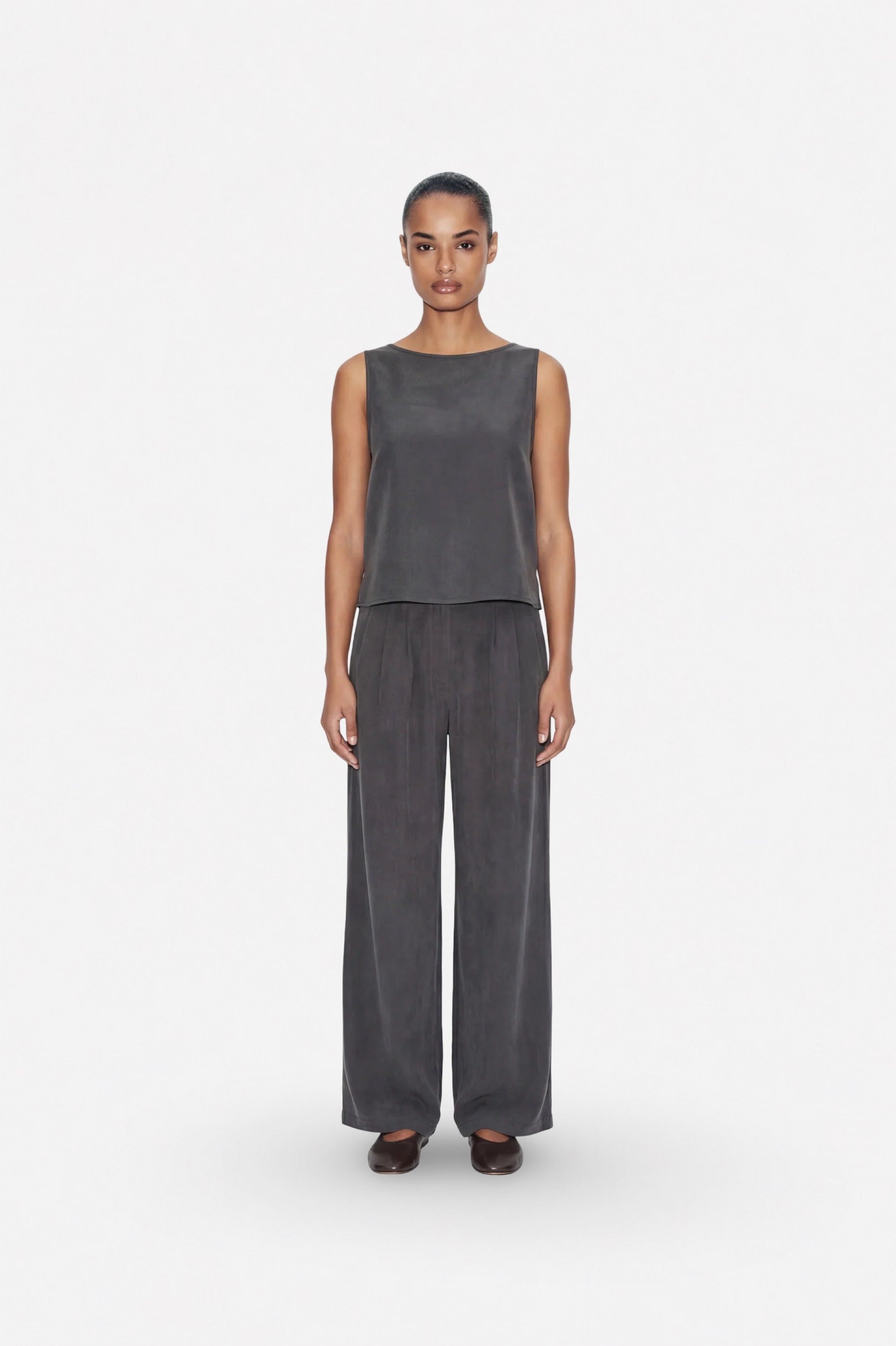 Soft touch gray Tencel fabric athletic top by Ginaci Türkiye, minimal design, lightweight, and comfortable for active wear.