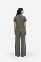 Back view of Ginaci Türkiye's premium olive green Tencel fabric top with minimal tie detail and relaxed fit, showcasing its casual style.