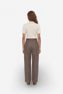 Ecru polo yaka triko sweater by Ginaci Türkiye, shown from the back, featuring a beige knit fabric and classic polo collar.
