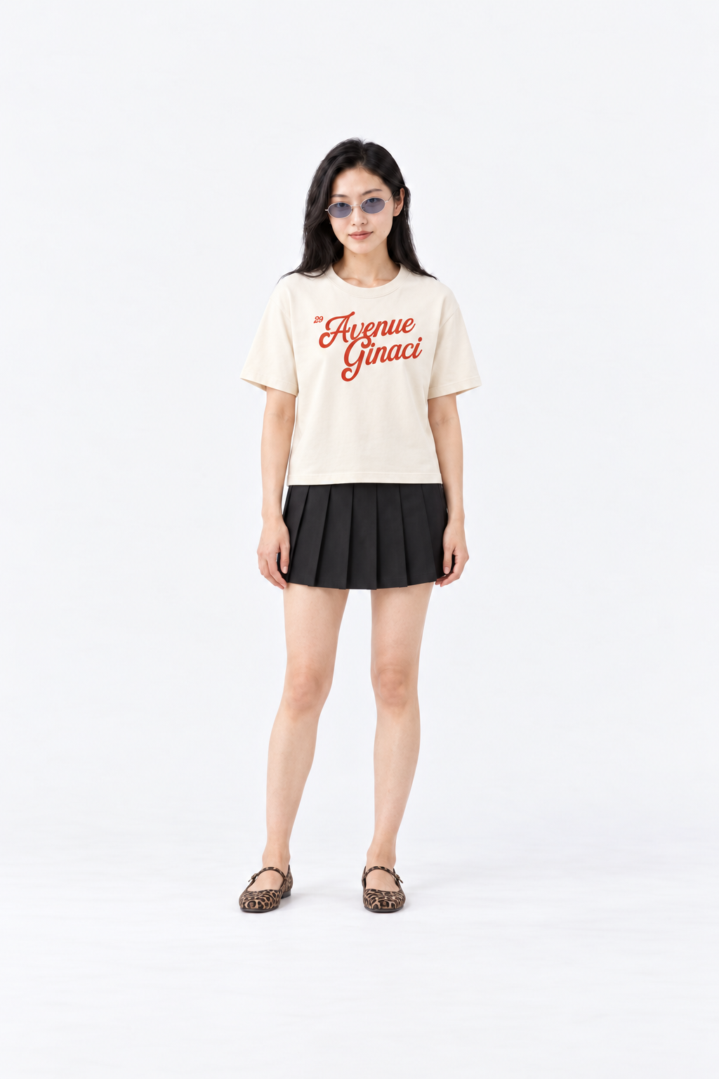 Cream-colored oversized cotton T-shirt from Ginaci Türkiye, front view showing relaxed fit and soft fabric.