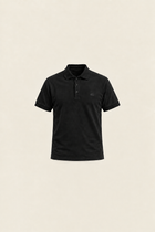 Black Pike Polo shirt by Ginaci Türkiye, displayed on a mannequin, featuring a classic collar and short sleeves.