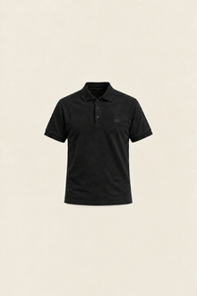 Black Pike Polo shirt by Ginaci Türkiye, displayed on a mannequin, featuring a classic collar and short sleeves.