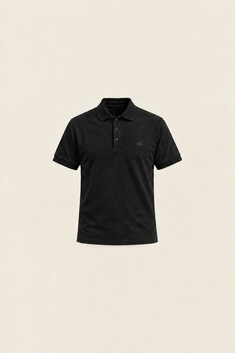 Black Pike Polo shirt by Ginaci Türkiye, displayed on a mannequin, featuring a classic collar and short sleeves.