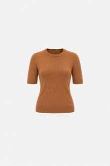 Kahverengi polo yuvarlak yaka triko from Ginaci Türkiye, soft knit fabric, shown on a mannequin with a close-up of the collar and fabric texture.