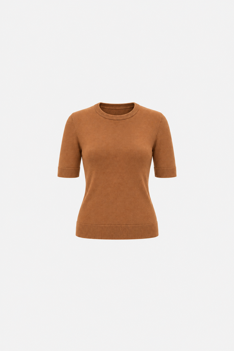 Kahverengi polo yuvarlak yaka triko from Ginaci Türkiye, soft knit fabric, shown on a mannequin with a close-up of the collar and fabric texture.