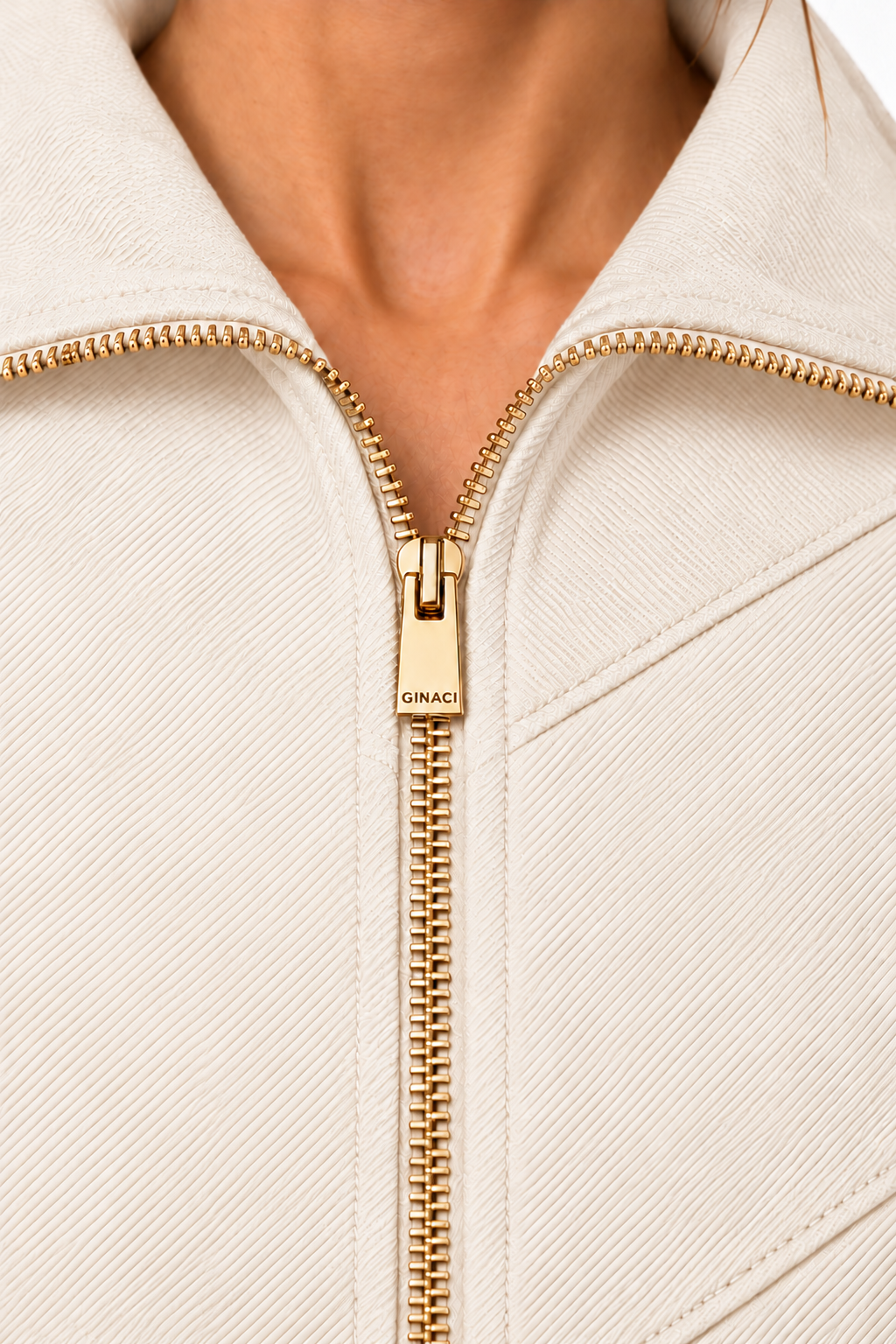 Ginaci dik yaka fermuarlı ceket, fit kesim spor şık tasarım, front view showing zip closure and tailored fit.