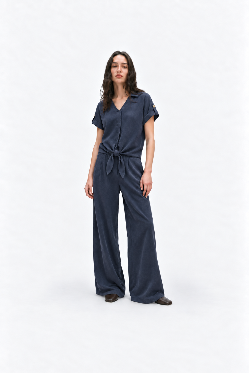 Ginaci Türkiye Tencel fabric minimal top with tie detail in premium antrasit, showcasing soft, stylish, and comfortable design.