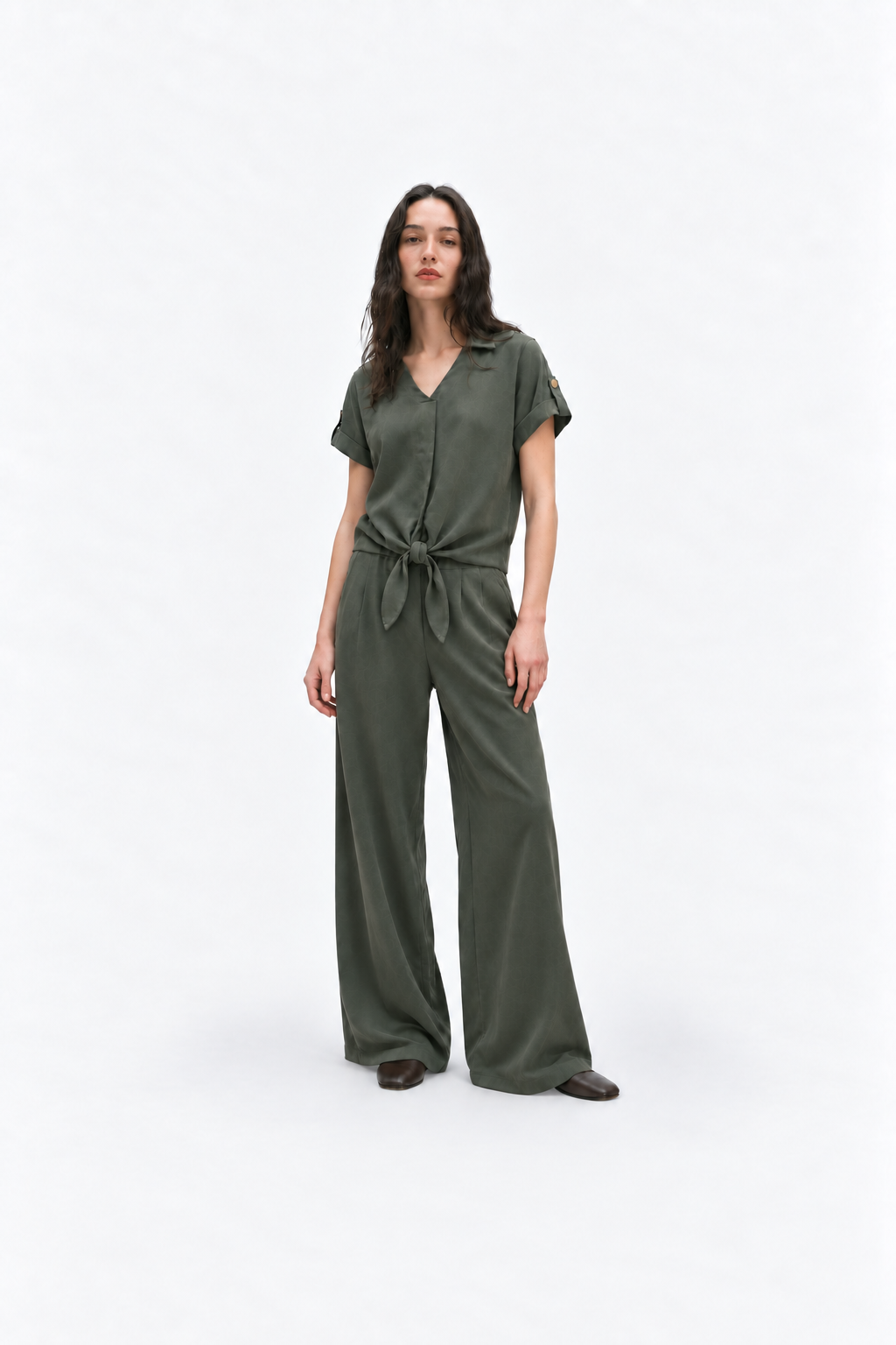 Ginaci Türkiye premium haki Tencel fabric minimal top with tie detail, shown in a profile view.