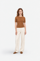 Kahverengi polo yaka triko from Ginaci Türkiye featuring a round neckline and soft knit fabric.