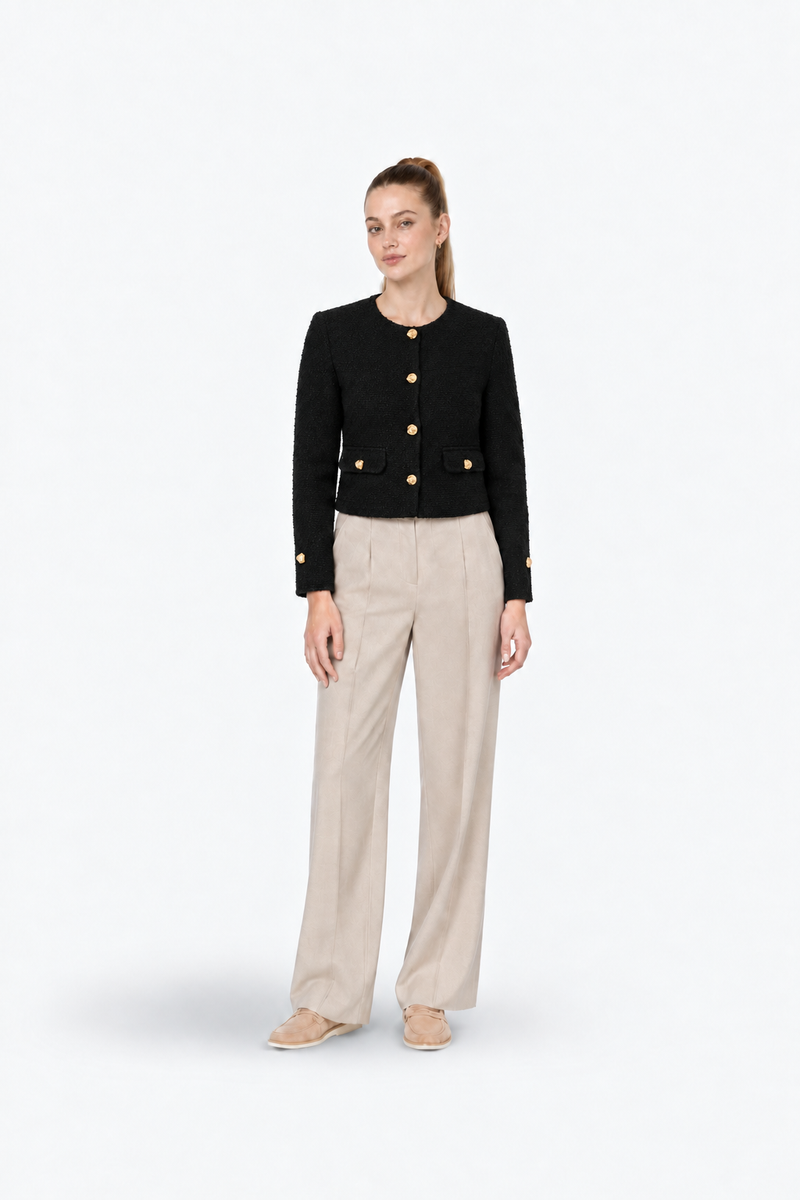 Ginaci Siyah Gold Düğmeli Tweed Ceket, klasik ve şık tasarımlı kadın blazer, ön kısmında gold düğmeler ve tweed kumaş detayları.